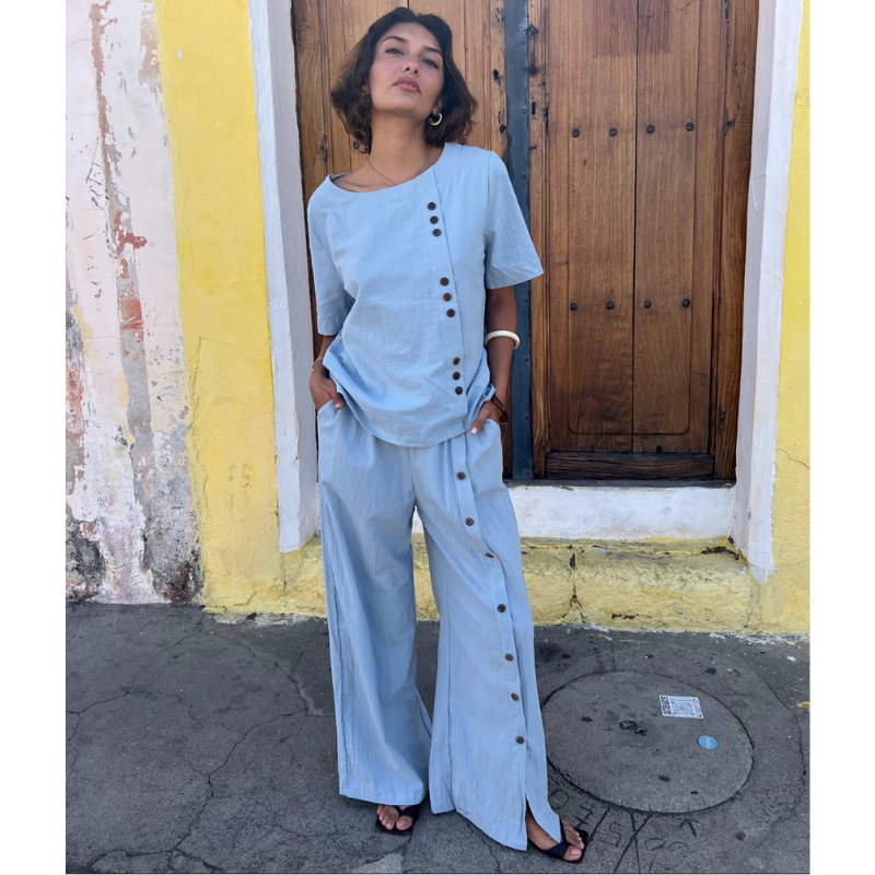 Blusa y pantalón celeste botones laterales ¡Qué Guay! Guatemala
