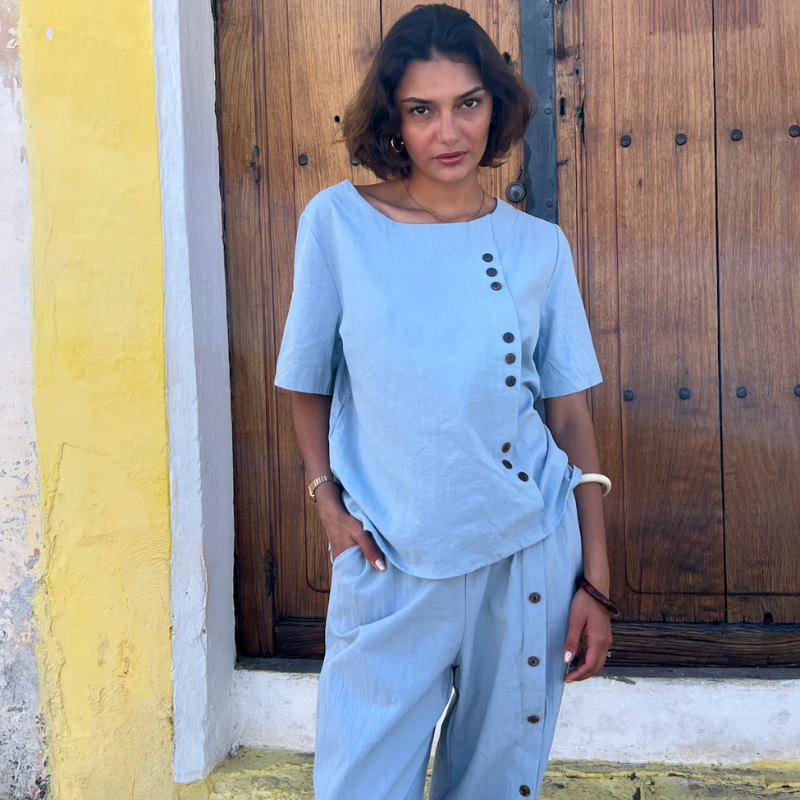 Blusa y pantalón celeste botones laterales ¡Qué Guay! Guatemala