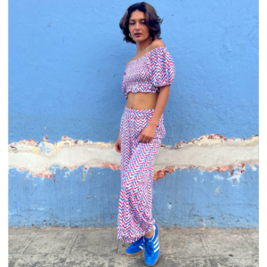 Top corto y pantalón estampado